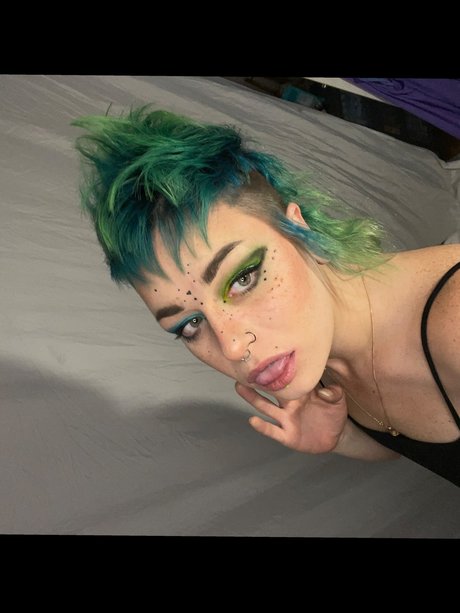 Mikitty_ onlyfans model images