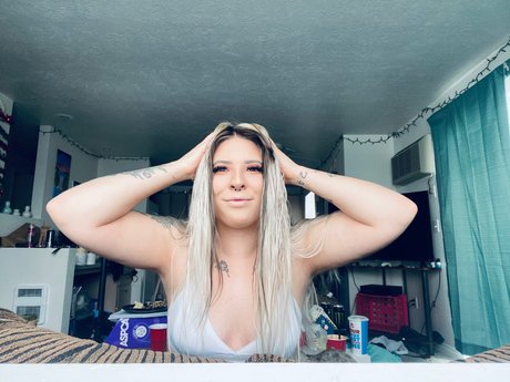 CHARLOTTE DAVIS boobs onlyfans