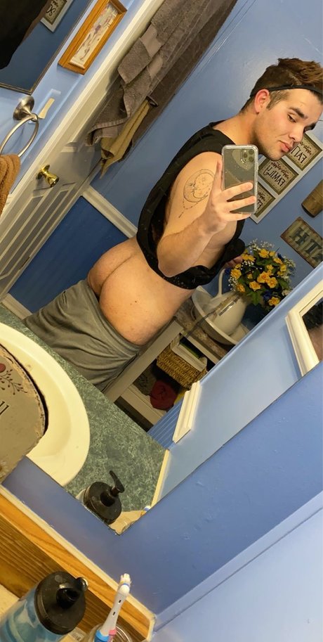 AndrewR only fans nude leaks