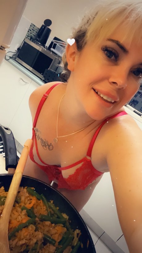 Alice in Dreamland_ onlyfans lesk