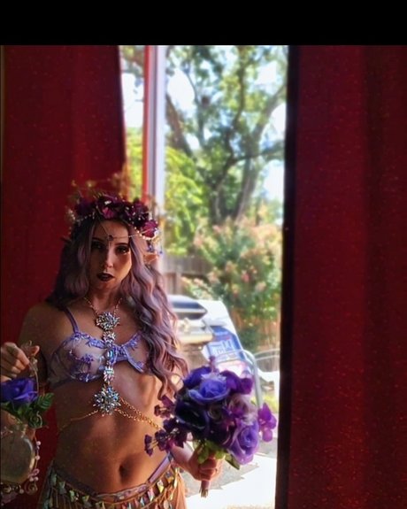 Miss Swoonfeather feet onlyfans