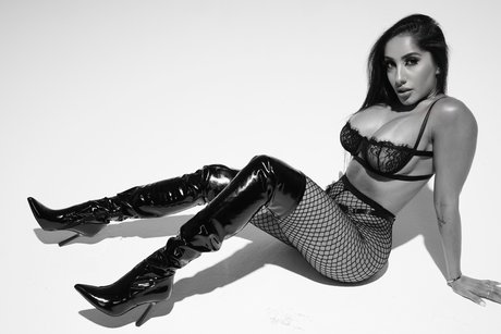 MISS NARMIN onlyfans nudes