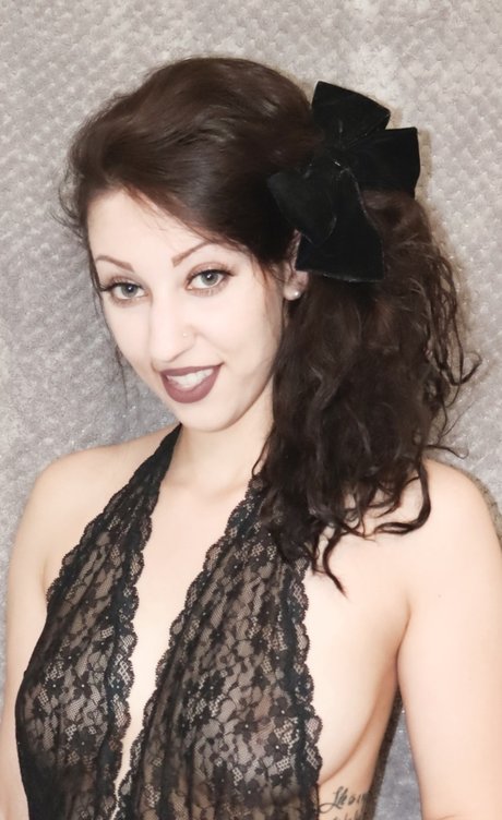 MissLolaAddams onlyfans content type