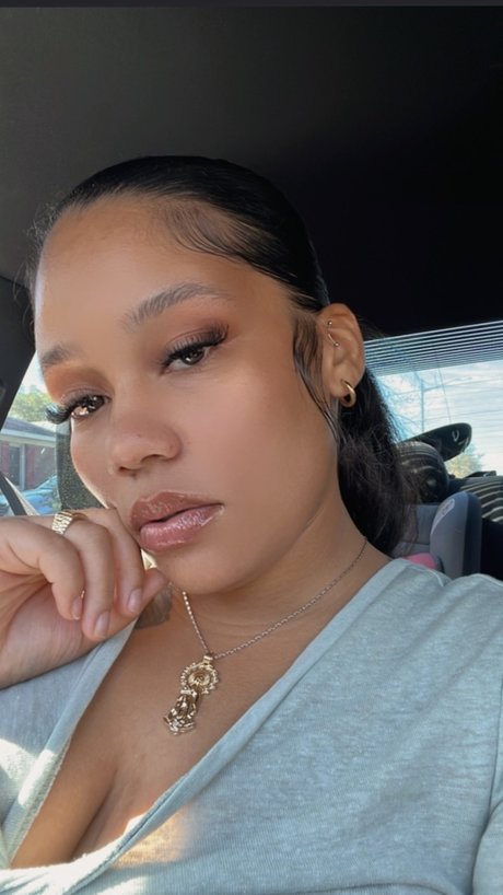 BigKara_ onlyfans photos