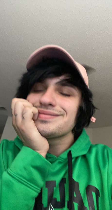 Elias Cole onlyfans boobs