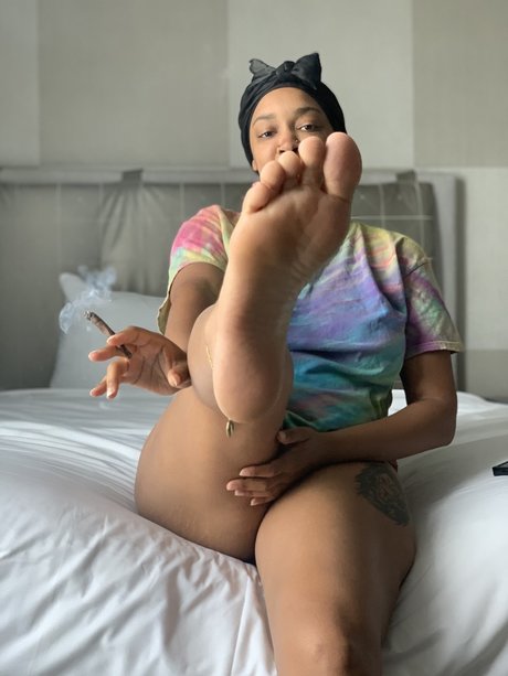 Hippytoesnsolesss is on onlyfans