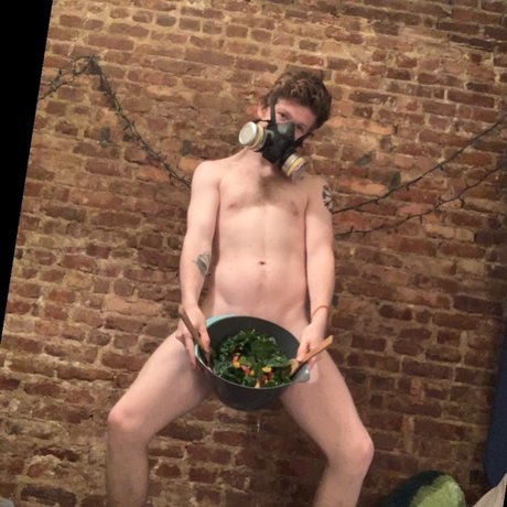 Mister Max topless onlyfans