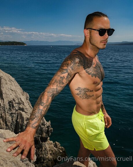Mister Cruell onlyfans model photos