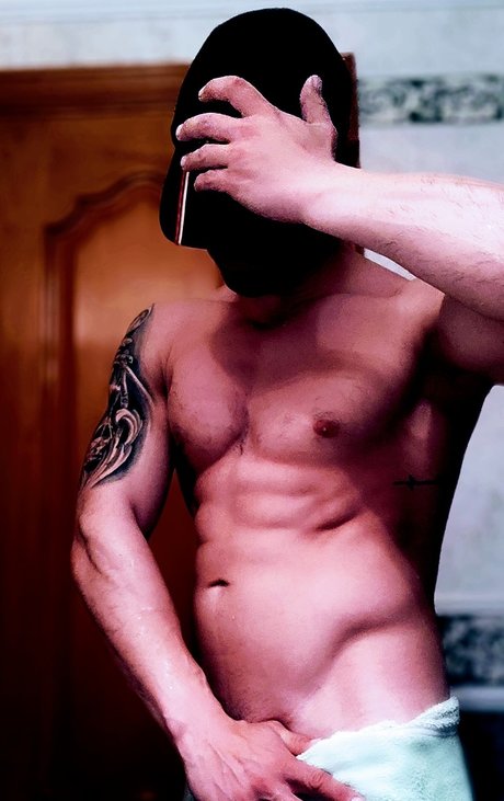 Model isaac onlyfans leaked.