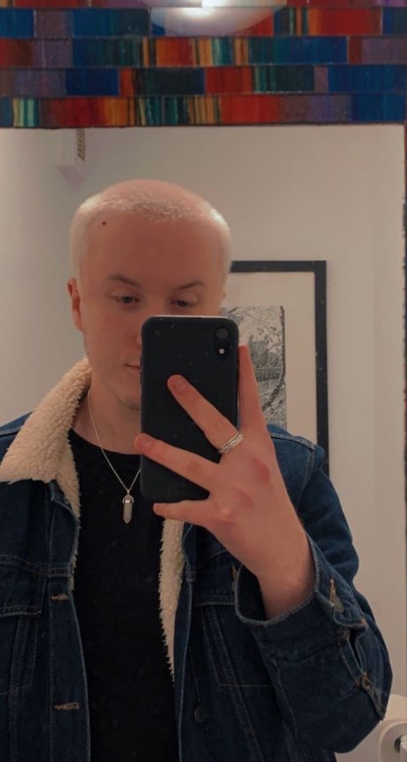 Mikey Brinklow sexy onlyfans