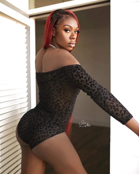 BIG MAMA C_ nude onlyfans leak