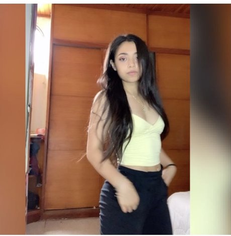 Karla Aura onlyfans striptease