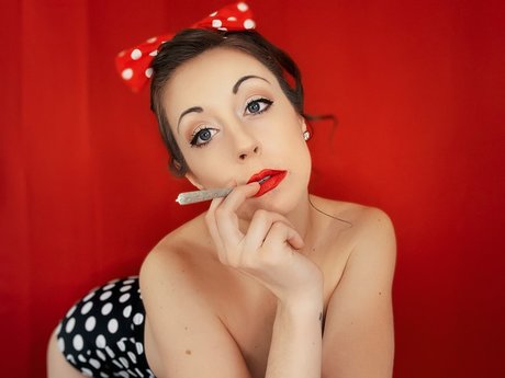 Misty Cockland onlyfans striptease