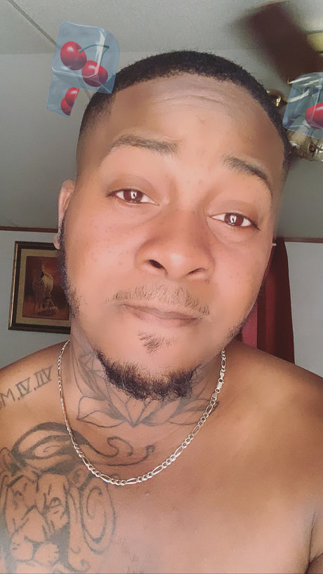 MonteSanchez topless onlyfans