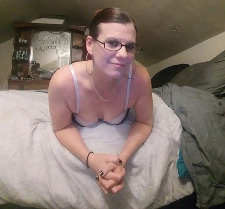 Hazel Eyes is on onlyfans