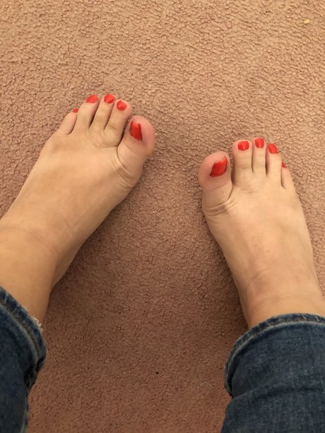 Monetafeet onlyfans model photos