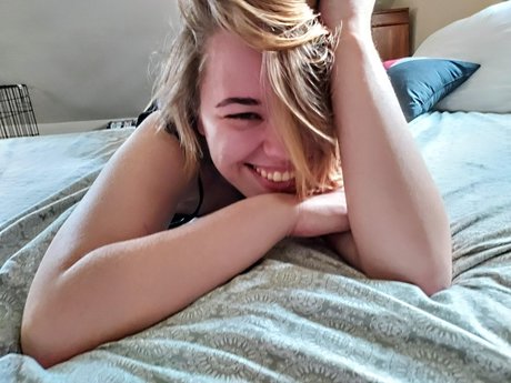 Molly Moxie onlyfans ass