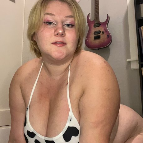 Honey Luxxe onlyfans posts