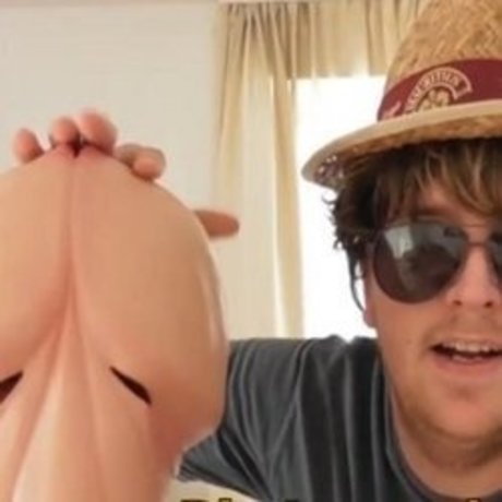 Peter Pimmel onlyfans topless