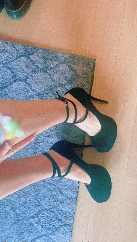 goddessauroree onlyfans topless