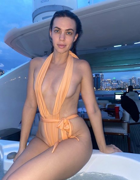 withlovesaraxo onlyfans leajs