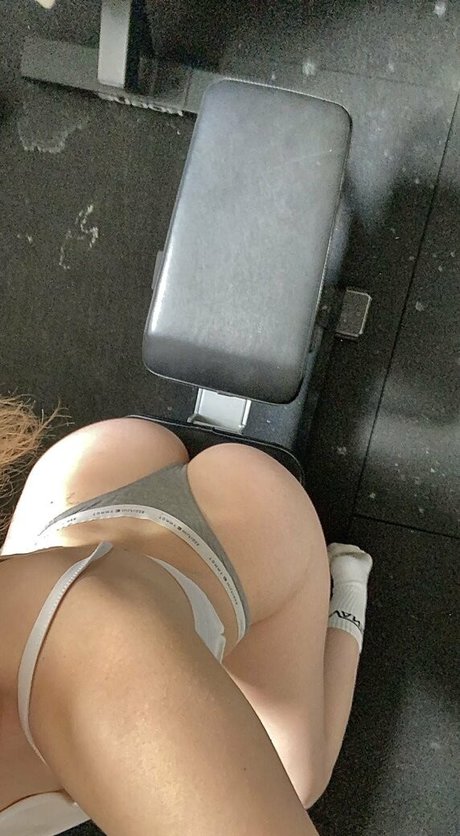 alannaskyye onlyfans post