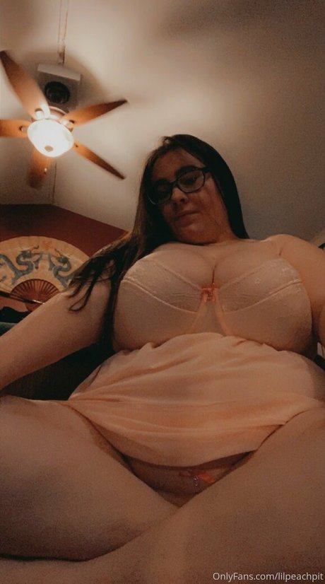 lilpeachpit onlyfans content