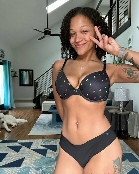 chubby black onlyfans sexy selfie