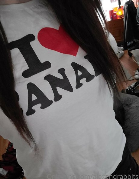 alexandrabbits onlyfans strip tease