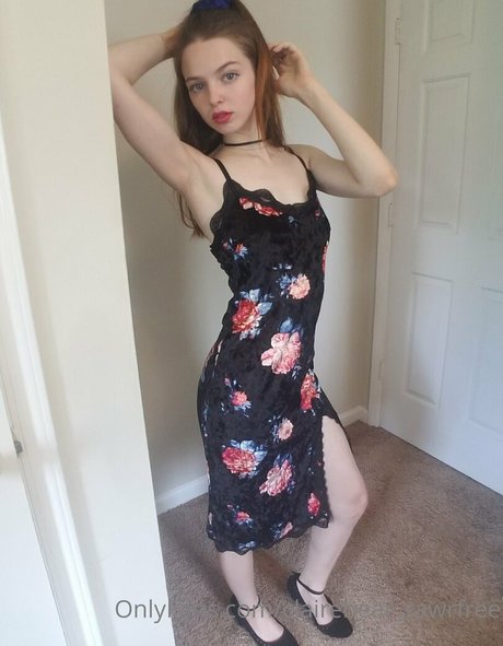 clairebear rawrfree onlyfans topless