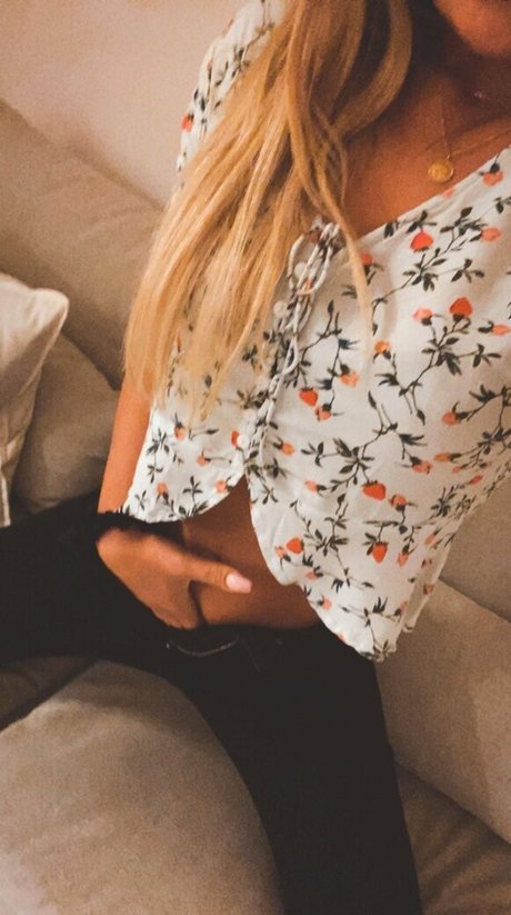 blondibomb onlyfans sexy