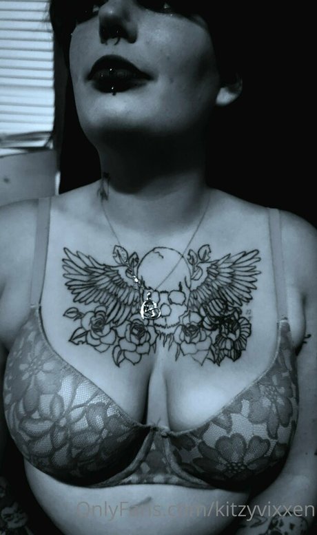 kitzyvixxen onlyfans naked