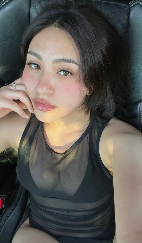 kimmyroxana onlyfans model