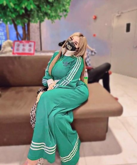 MekSarrah only fans photos