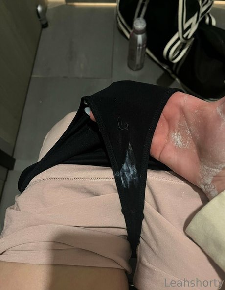 leahshorty naked leaked onlyfans