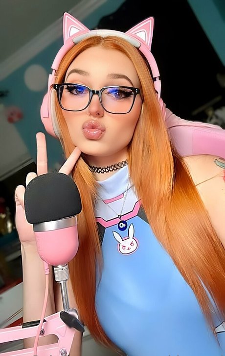 stewpidsenpai onlyfans strip tease