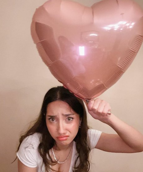 Sabrina Pezeshkian onlyfans leakd