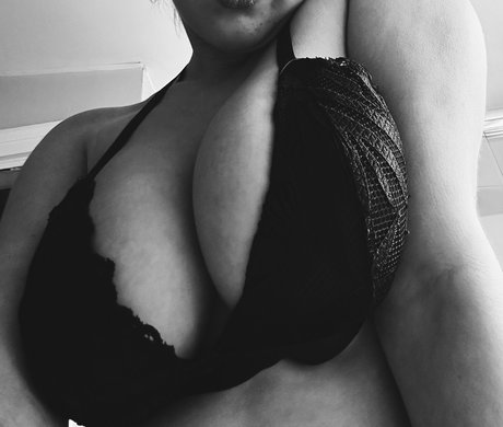 Savannah Straff onlyfans images