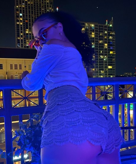 Alix Lapri ass onlyfans