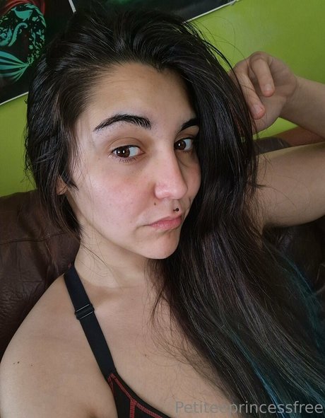 petiteeprincessfree feet onlyfans