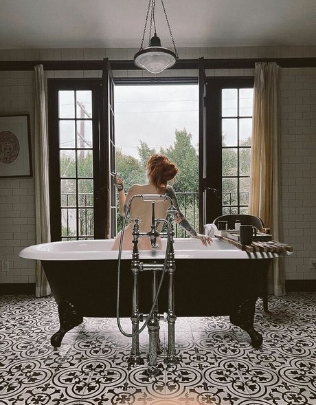 Itsbeadux onlyfans striptease