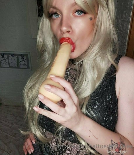 tattoedgirl1free onlyfans x