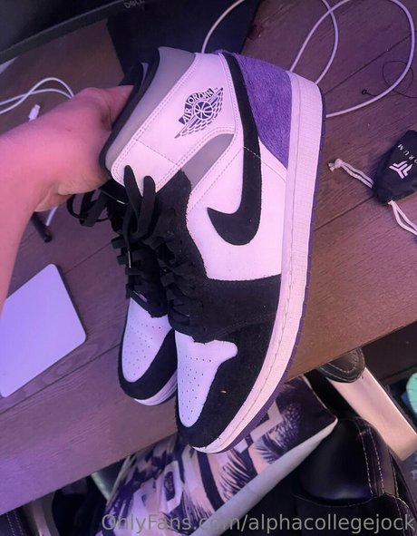 alphacollegejock topless onlyfans