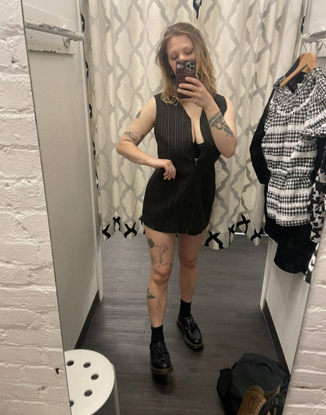 daisy world topless onlyfans