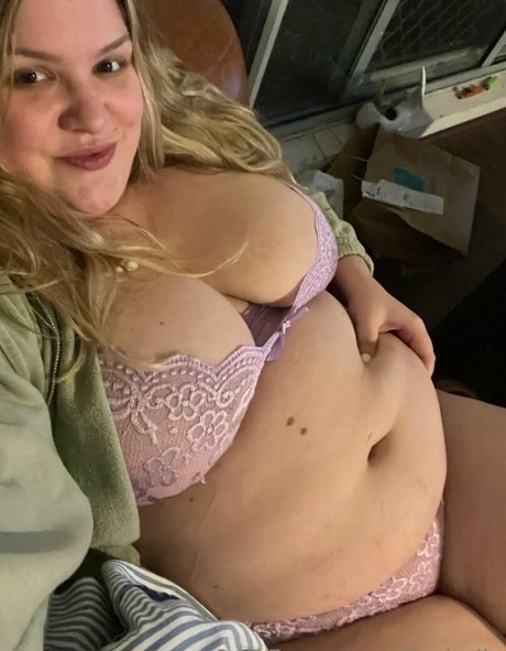 ellesbelly onlyfans picture