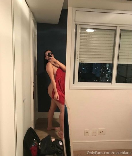 ellaarievilo nude leaked onlyfans