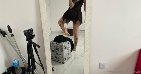 ellaarievilo only fans leaks