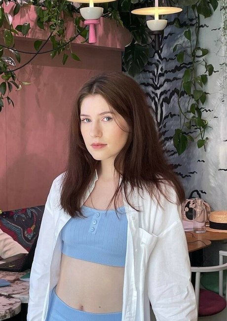 Hot Pearl onlyfans creator