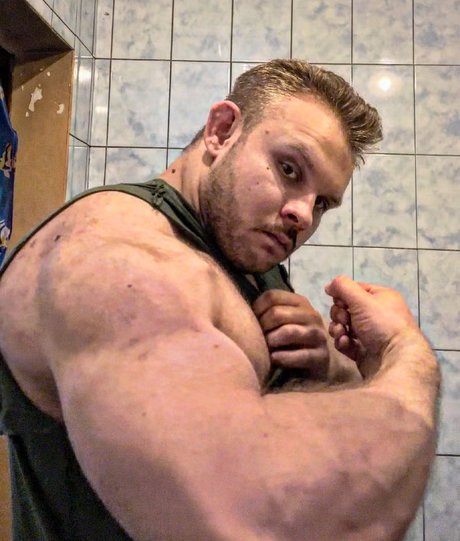 Maksym nude onlyfans