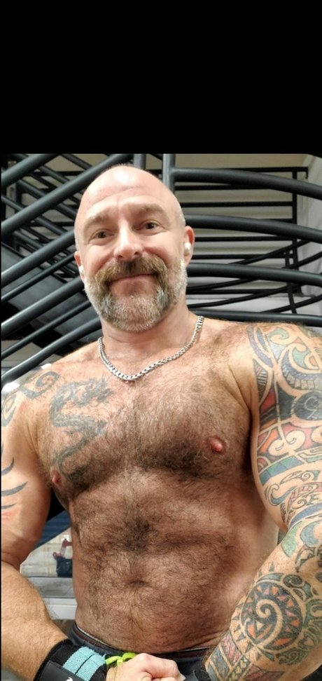 Musclebear Montr al porn only fans